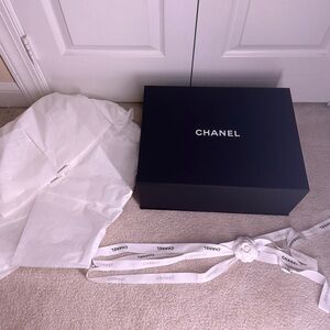 Chanel Large Empty Magnetic Box 16x12x7”, Chanel Ribbon w/ Camelia flower, tissu